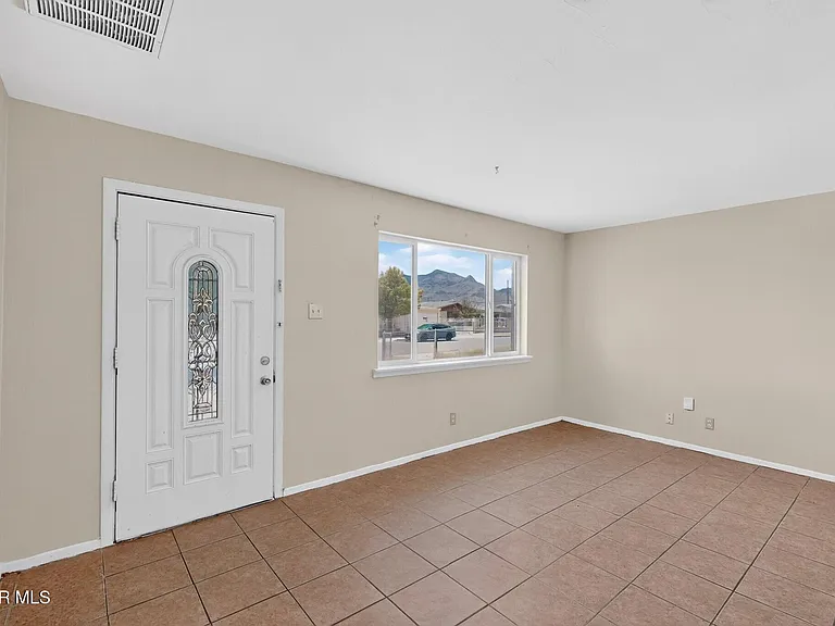 9545 Verbena Dr — Photo 8