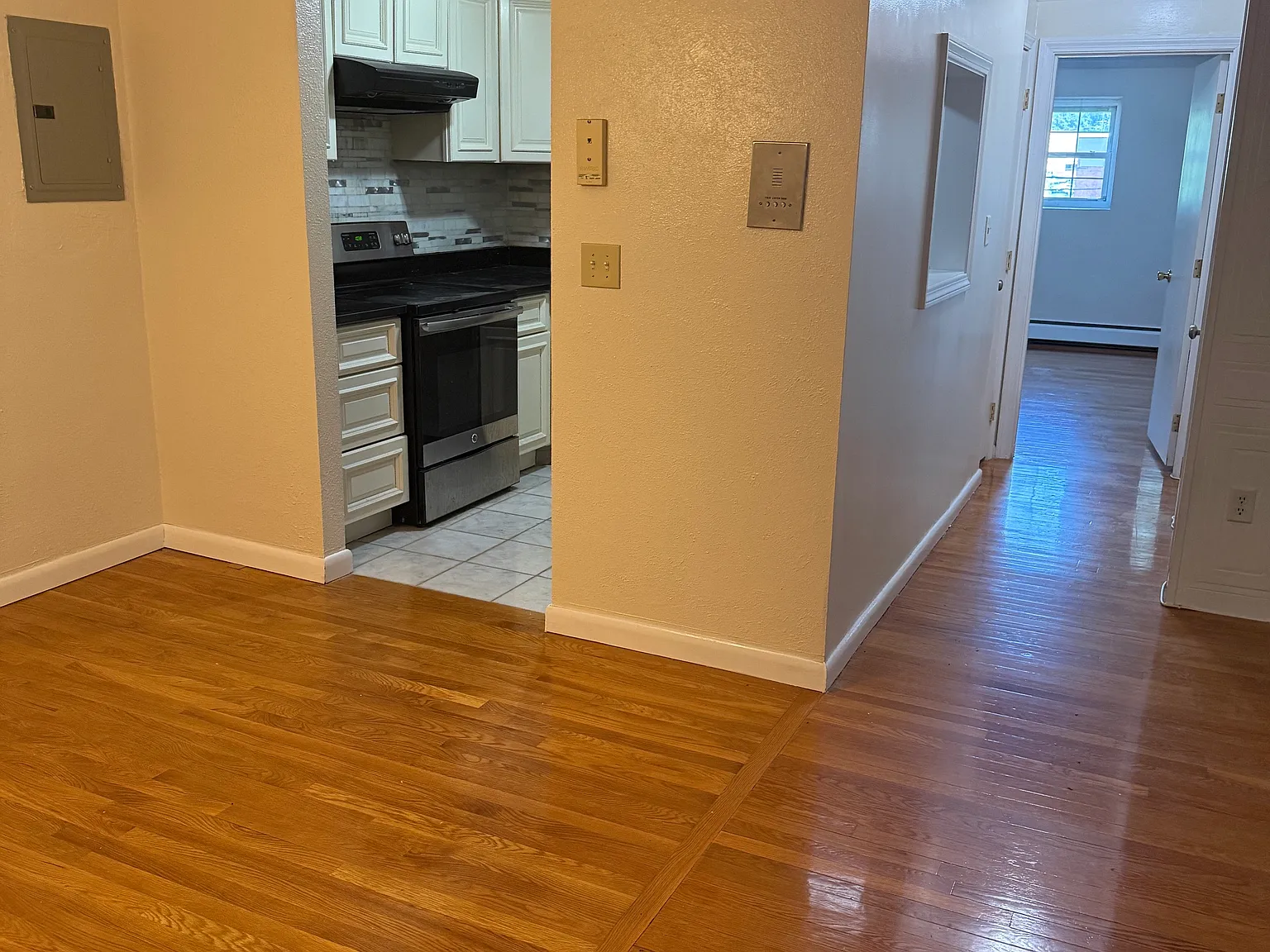 2 bed, 845 sqft, $2,200 — Photo 3