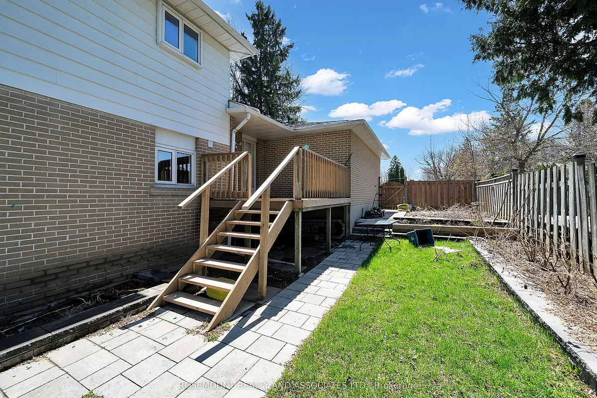 Building Photo - 4 Carwin Cres #BASEMENT