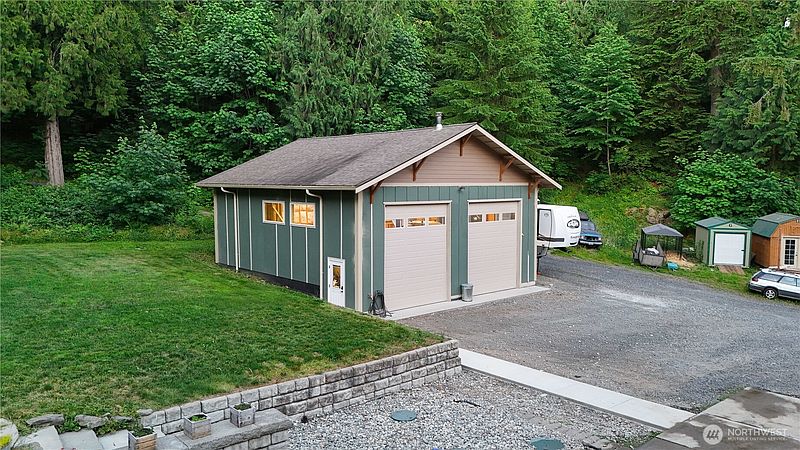 2nd image of 4454 Mosquito Lake Road