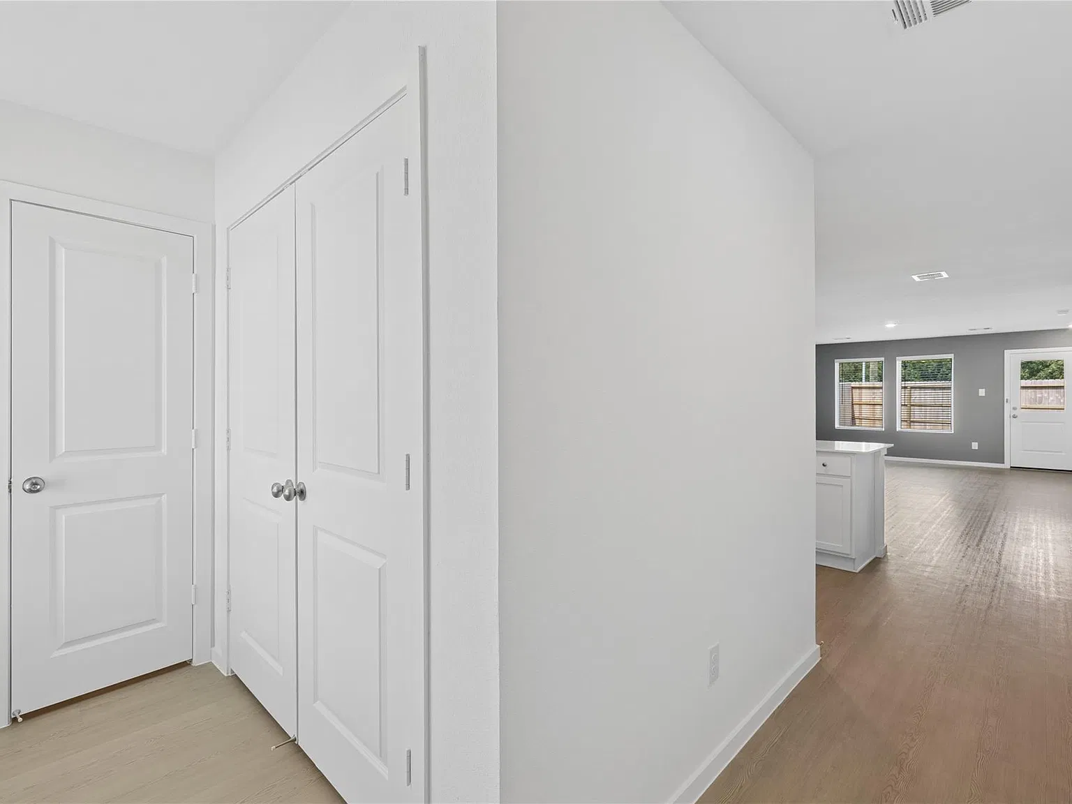 4 bed, 2.5 bath, 2015 sqft, $2,399 — Photo 4