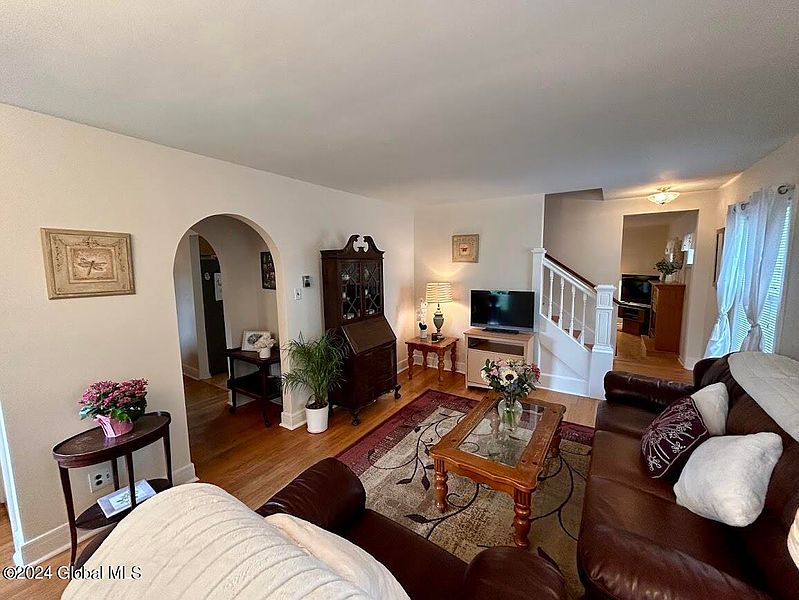 5th image of 215 Broad Street
