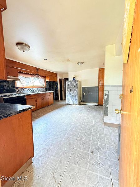 4th image of 3144 N Thompson Street