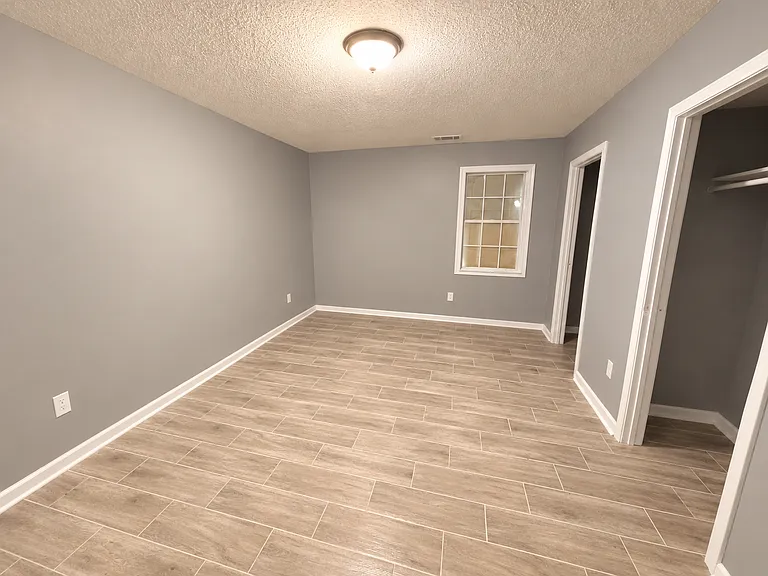 1586 Harmen St — Photo 5