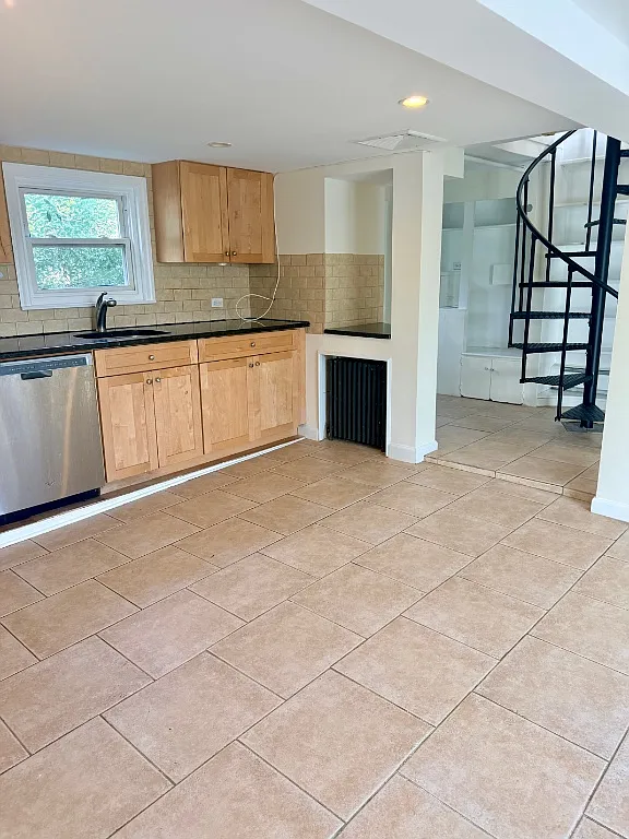 2 bed, 1.5 bath, $3,500 — Photo 2