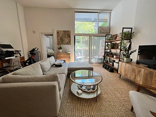 Rented by Oxford Property Group | media 12