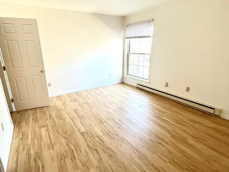 University Park Apartments near Cornell University — Photo 176