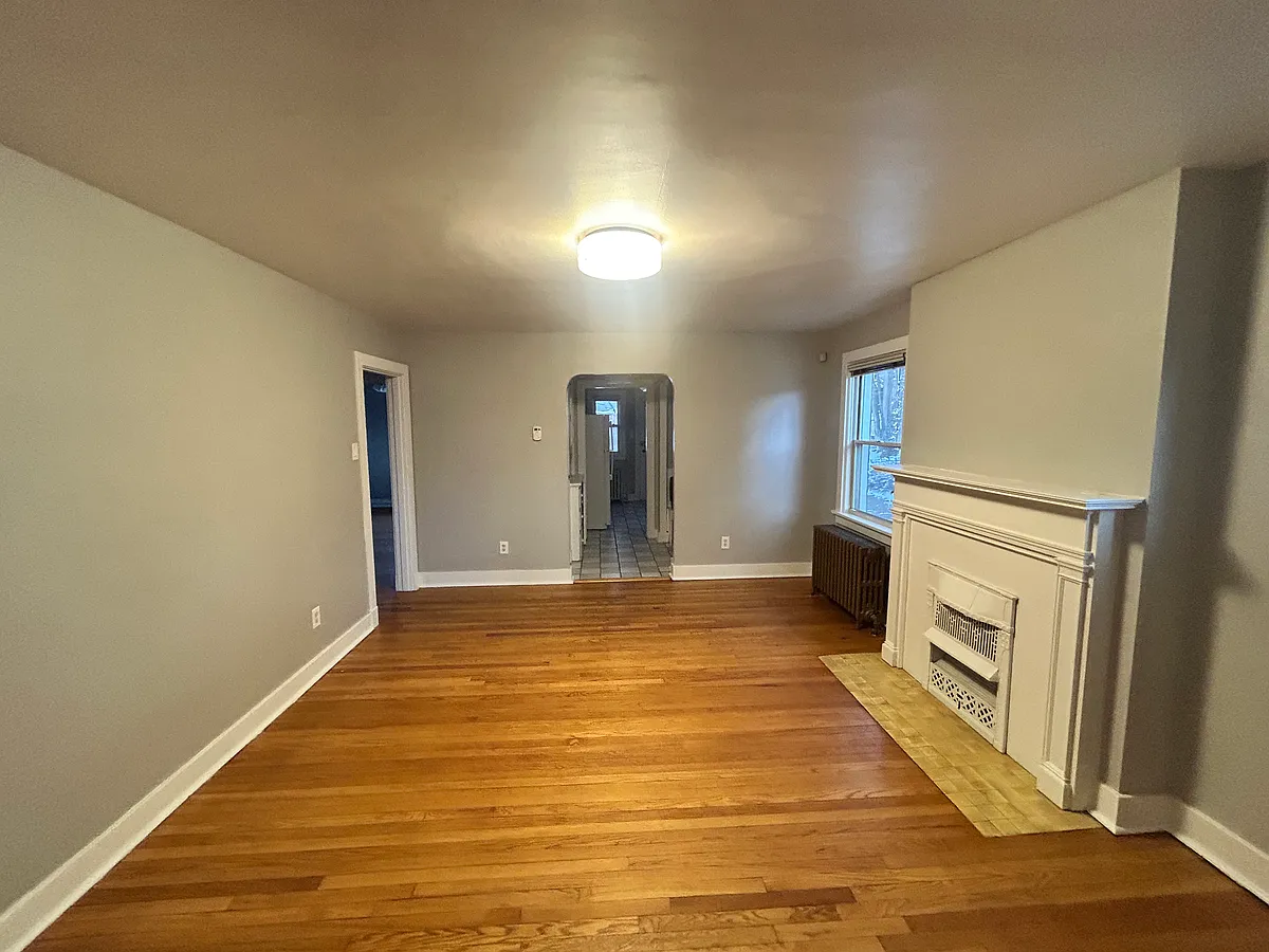 Building Photo - 1121 Walnut St #1/2