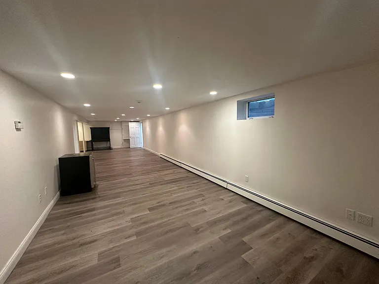757 Wellesley St — Photo 38
