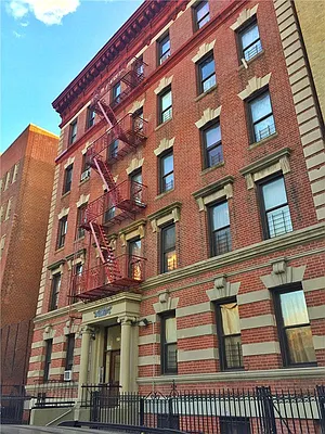 Rented by Century 21 Metropolitan | media 21