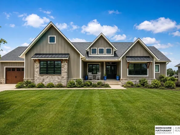 6682 56th Avenue Pl, Columbus, NE 68601