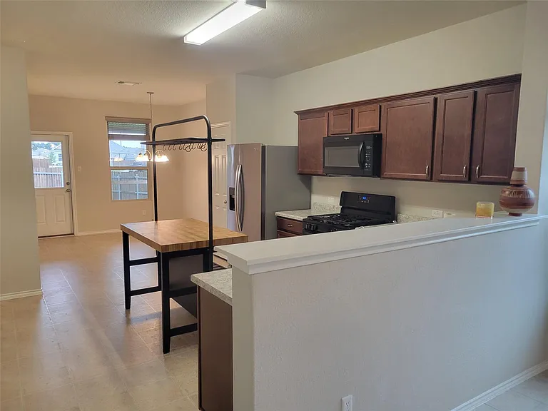 221 Compania Dr — Photo 11