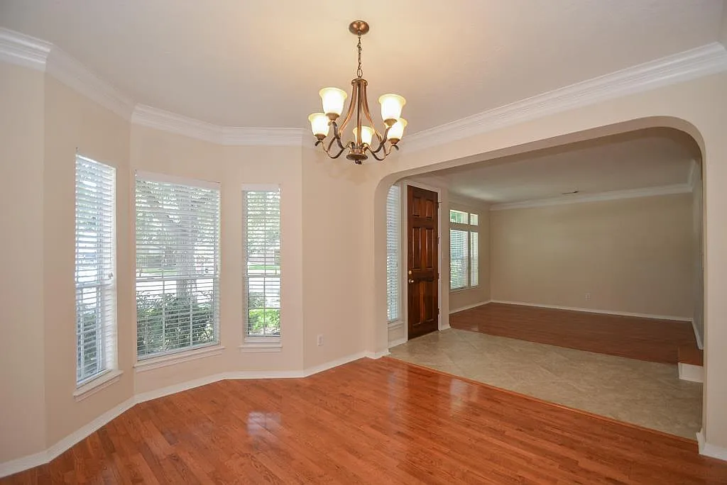 4 bed, 2.5 bath, 2803 sqft, $3,000 — Photo 3