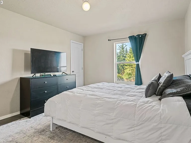 1033 Camelot Dr S — Photo 24