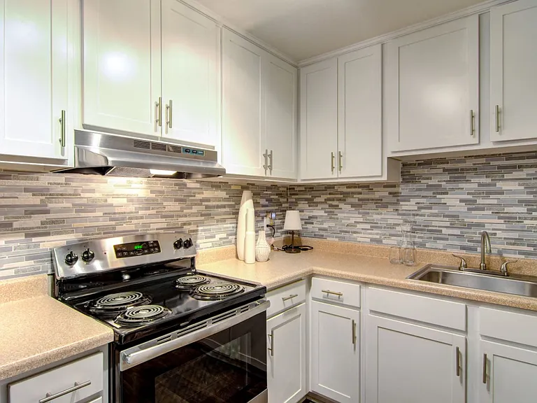 Barrington Hills Apartments — Photo 3