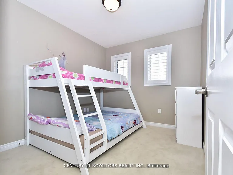 386 Thompson St — Photo 23