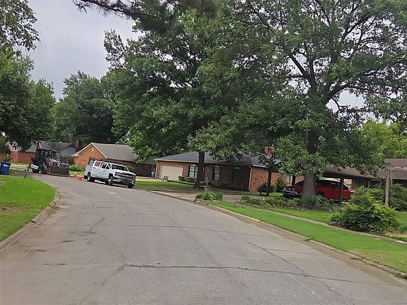 4th image of 1014 Roselawn Cir