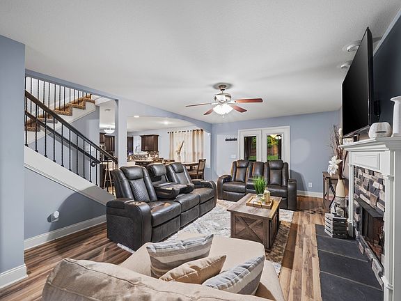 4th image of 427 Leslie Wood Dr