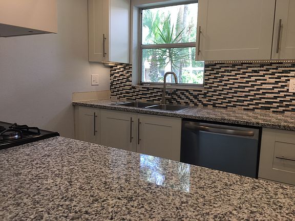 3rd image of 5028 Village Gardens Dr