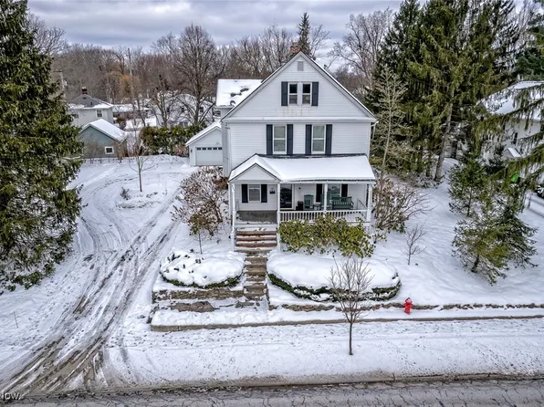 445 Bell St, Chagrin Falls, OH 44022