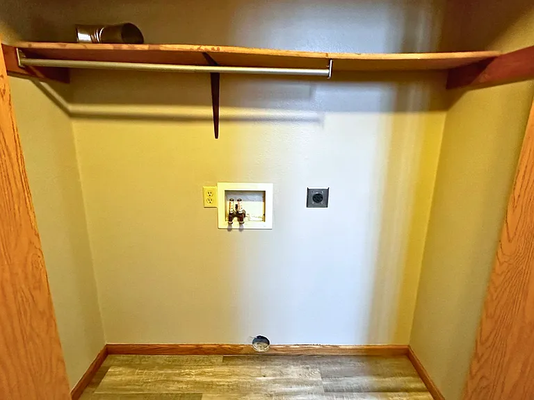 856 Kari Dr — Photo 6