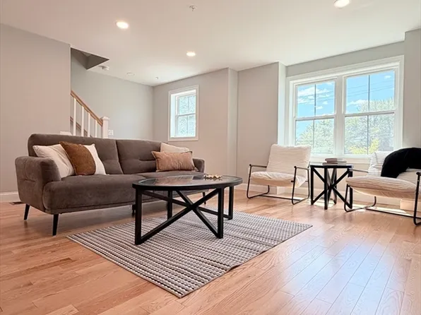 9 Acton Rd #8, Chelmsford, MA 01824