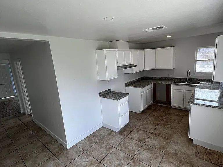1007 Castaic Ave — Photo 5