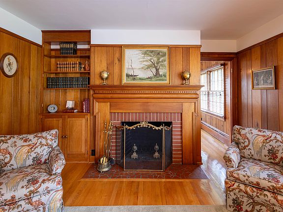 5th image of 515 W Washington St