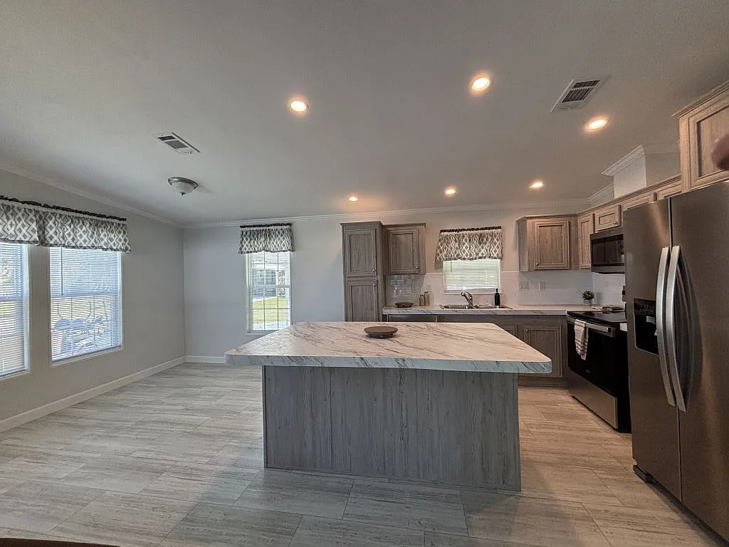 3 bed, 2.0 bath, 1355 sqft, $1,799 — Photo 3