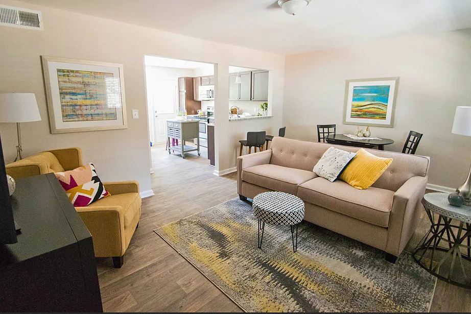Forest Pointe — Photo 3