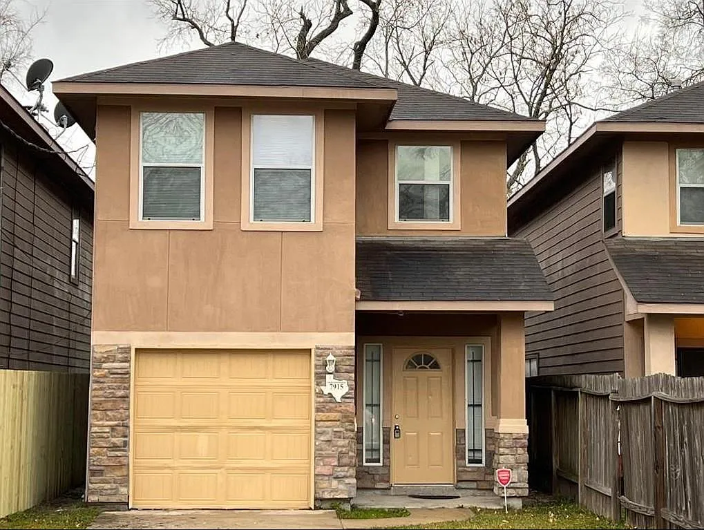 3 bed, 2.5 bath, 1370 sqft, $1,790 — Photo 1