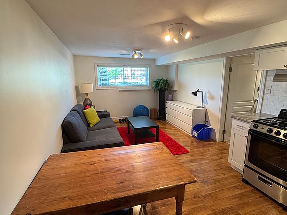 3rd image of 612 College Ave W