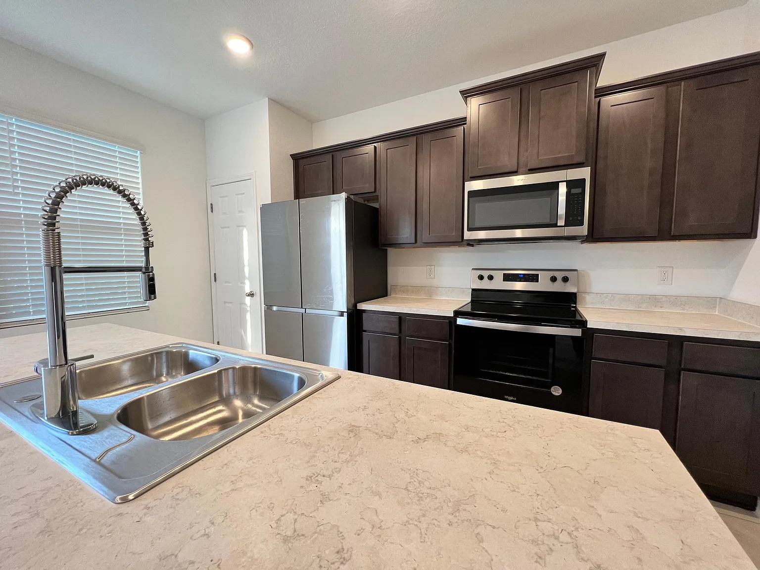 8332 Asteroid St — Photo 4