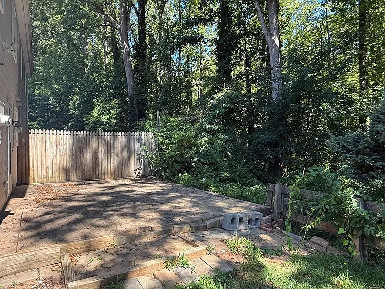 282 Albert Ct — Photo 18
