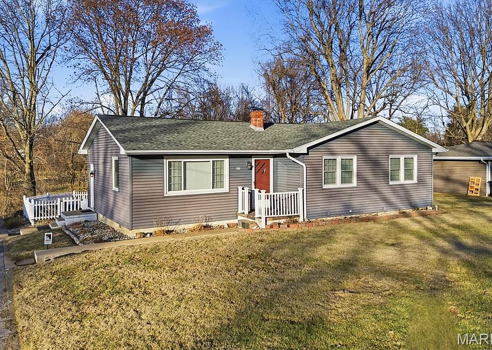 1st image of 213 E Lexington Dr