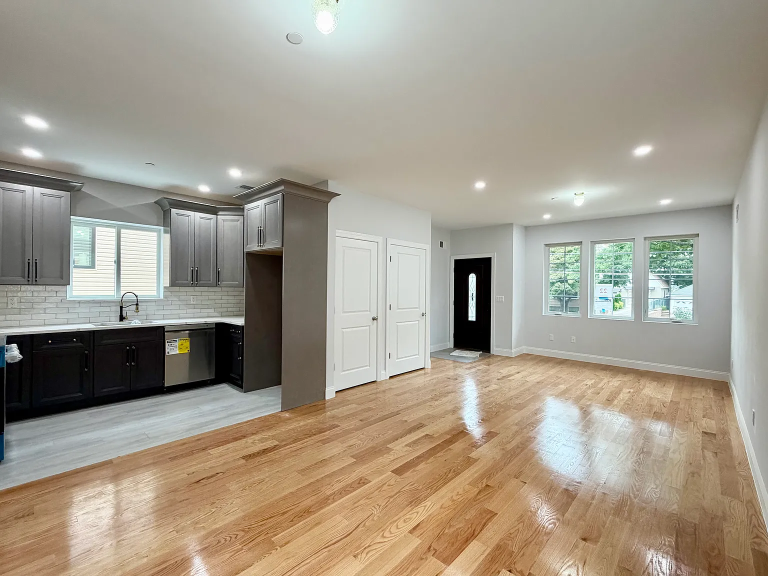 22 Hope Ave — Photo 2