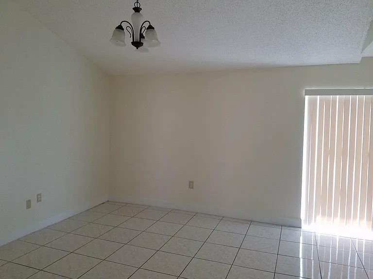995 Windway Cir — Photo 11