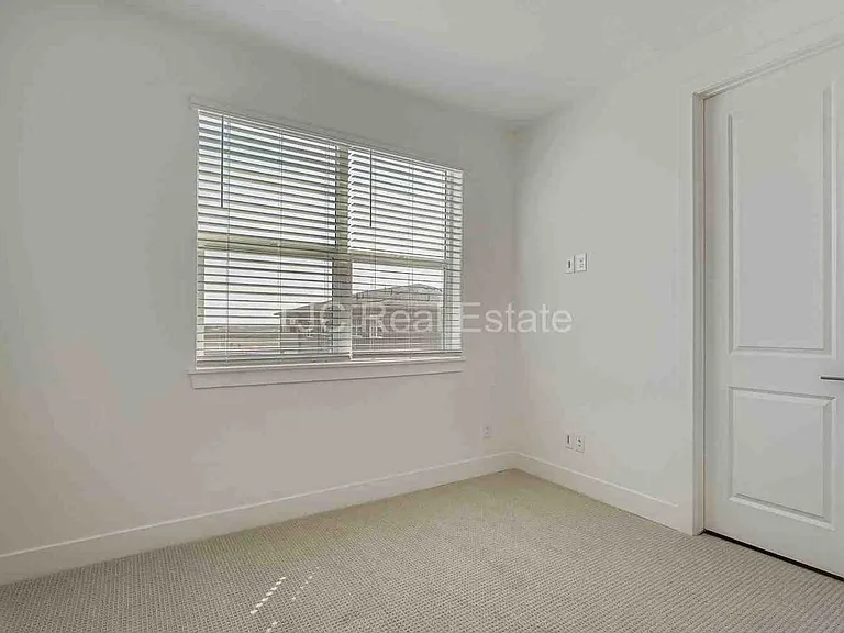 20568 E 63rd Ave — Photo 8