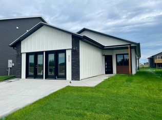 6750 68th St S, Horace, ND 58047
