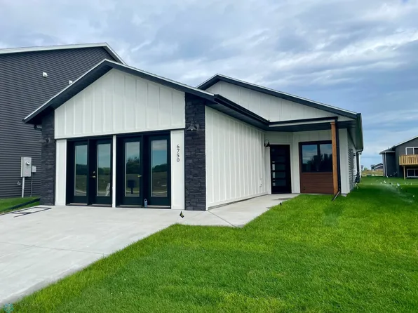 6750 68th St S, Horace, ND 58047
