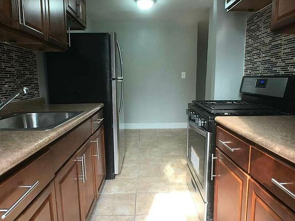 4th image of 499 Ocean Ave APT 2B