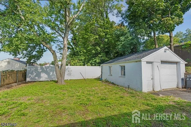 2 bed, 1.0 bath, $3,200 — Photo 2
