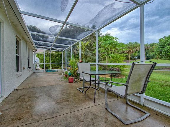 2nd image of 450 Loma Paseo Dr