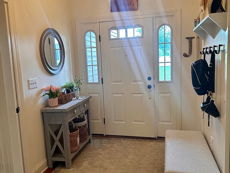 8 Lakepointe Way — Photo 3