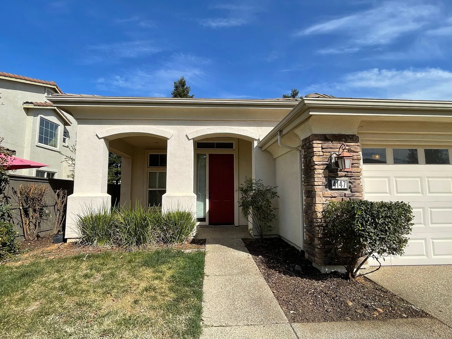 4 bed, 2196 sqft, $3,100 — Photo 3