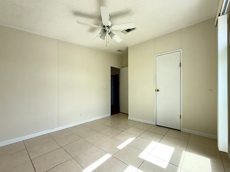 827 Sun Glow St — Photo 22