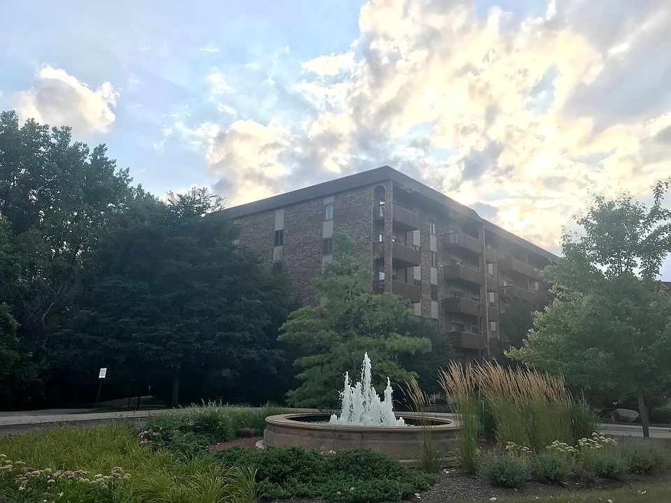 1st image of 120 Lakeview Dr APT 107