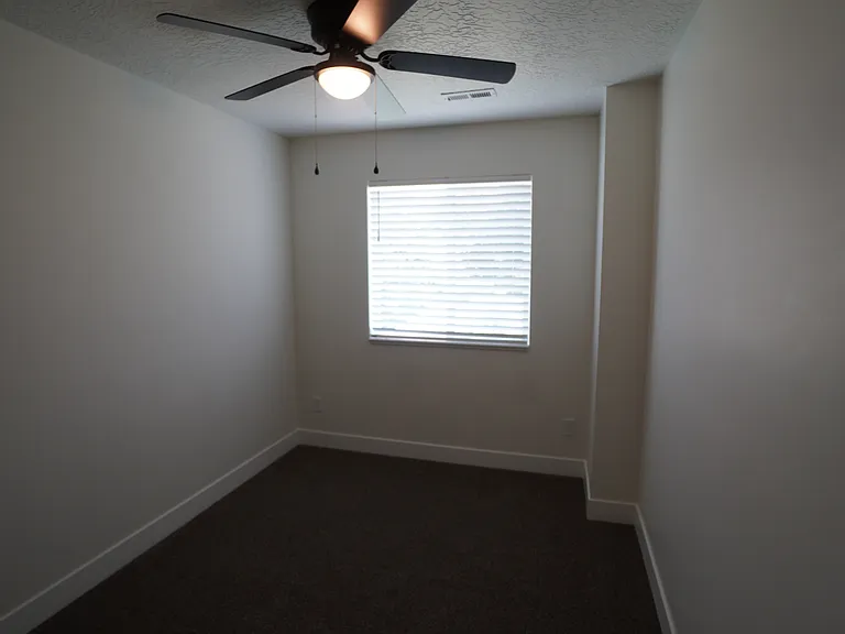 1575 S 150 W — Photo 16