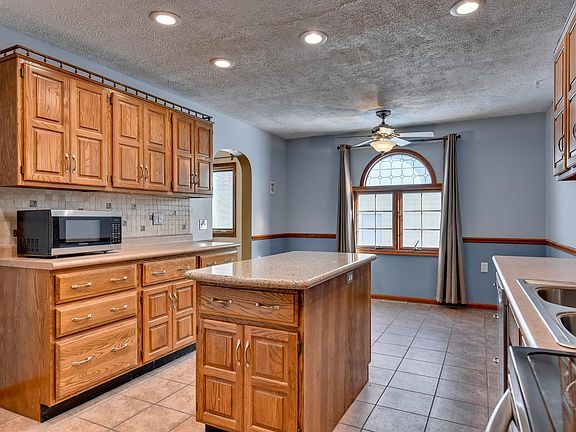4th image of 2724 Josephine St