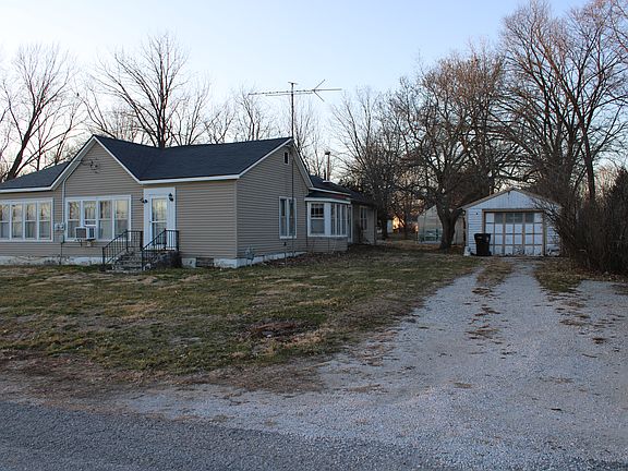 2nd image of 306 Fray St